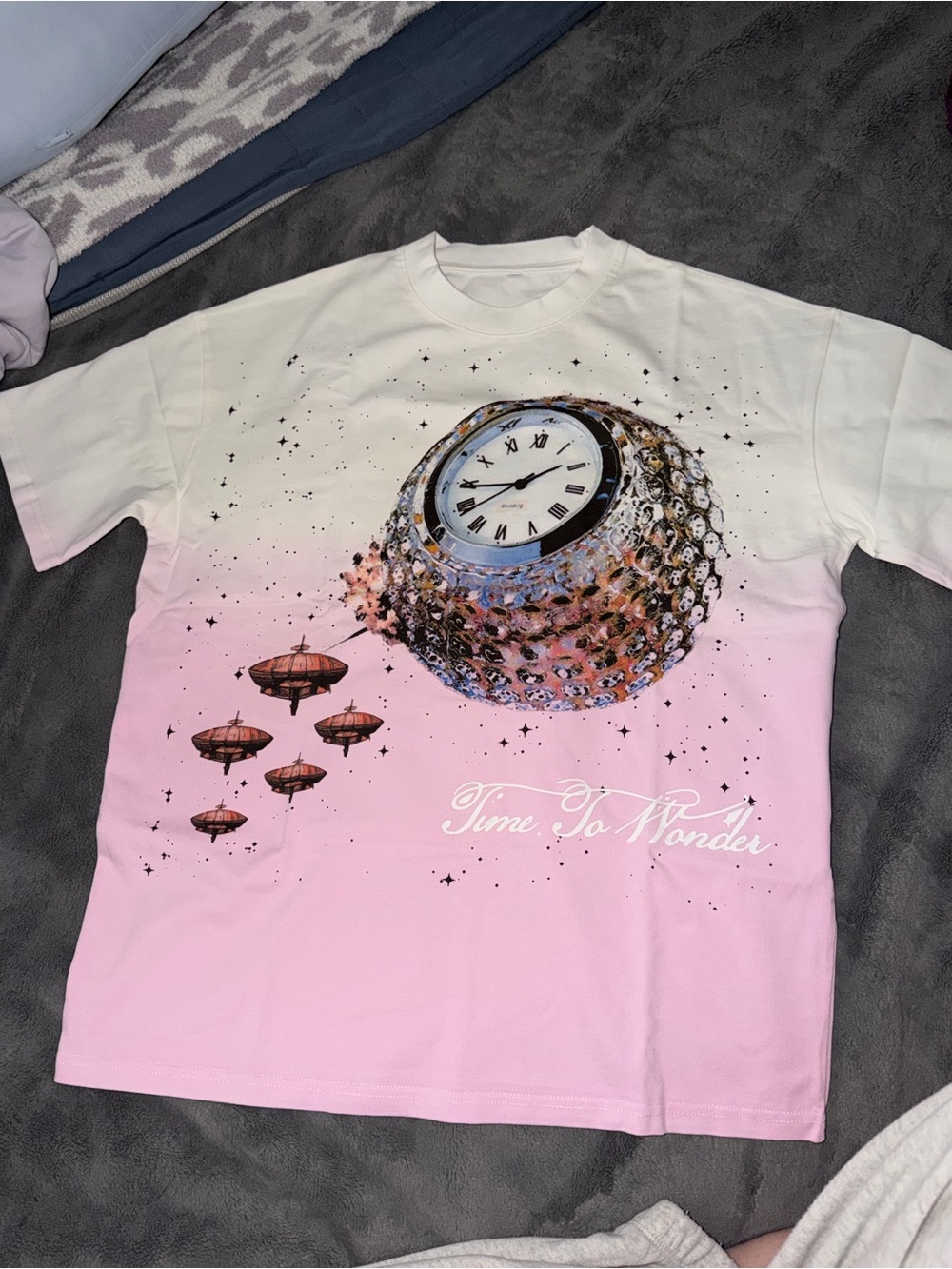 Og KDNK Kayden K Graphic Clock Sphere Pink Ombre Tee Shirt NIP/NEW